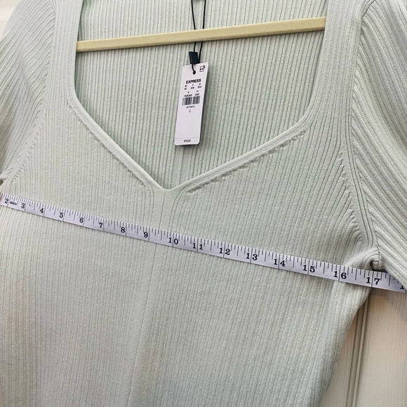 Express Green Long Sleeve V-Neck Ribbed Blouse - Picture 4 of 9